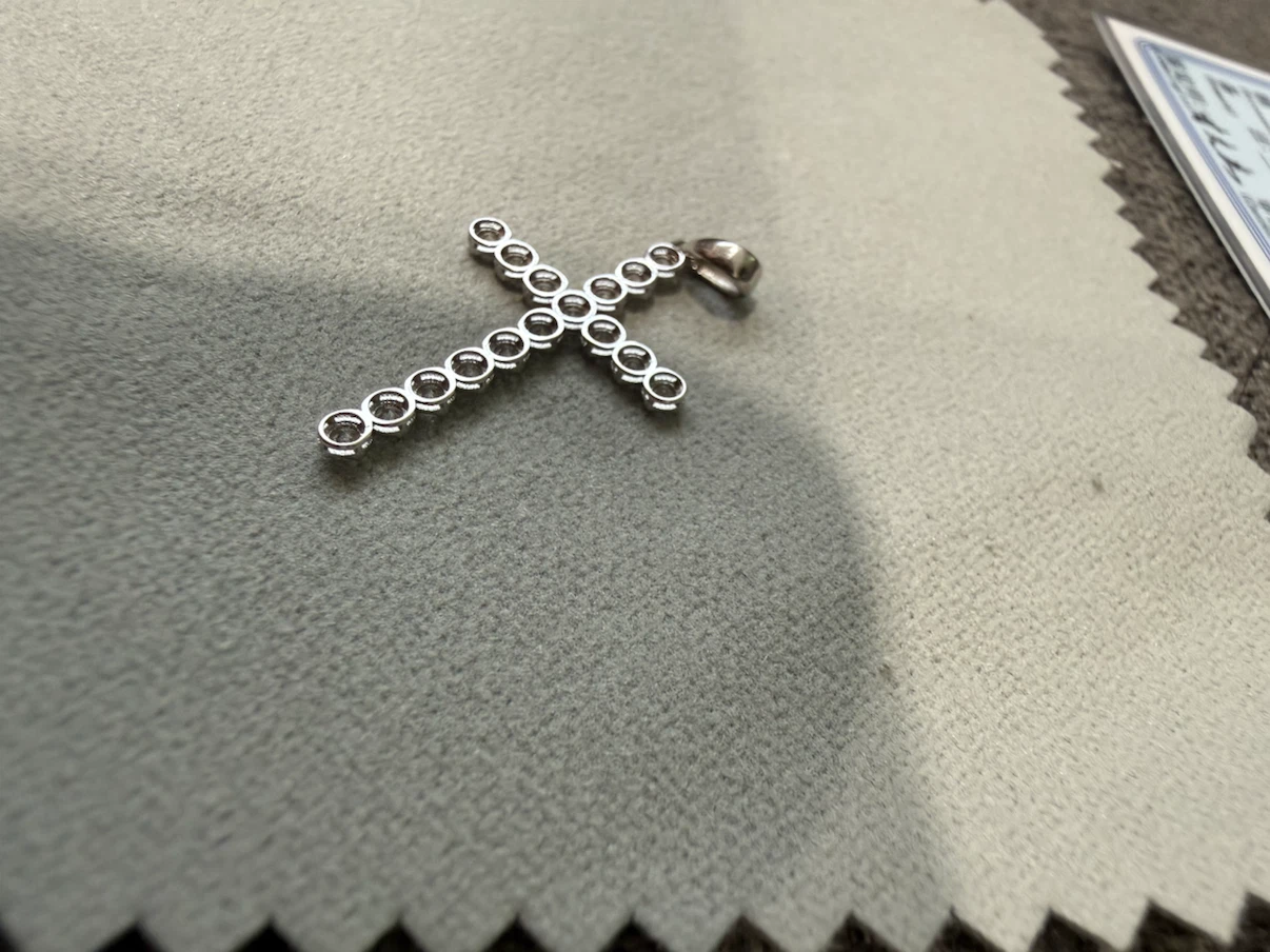 K18 White Gold Diamond Cross Pendant (only) - photo 4