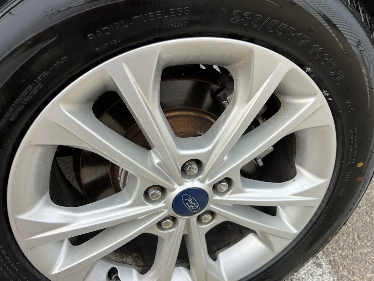 White Ford Escape - photo 3