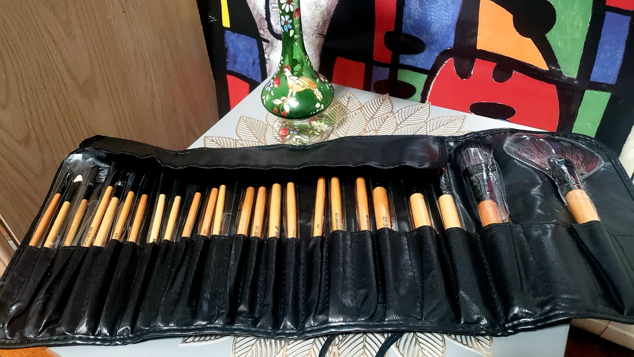 24 Piece Makeup Brush Set with Roll-Up Case - photo 4
