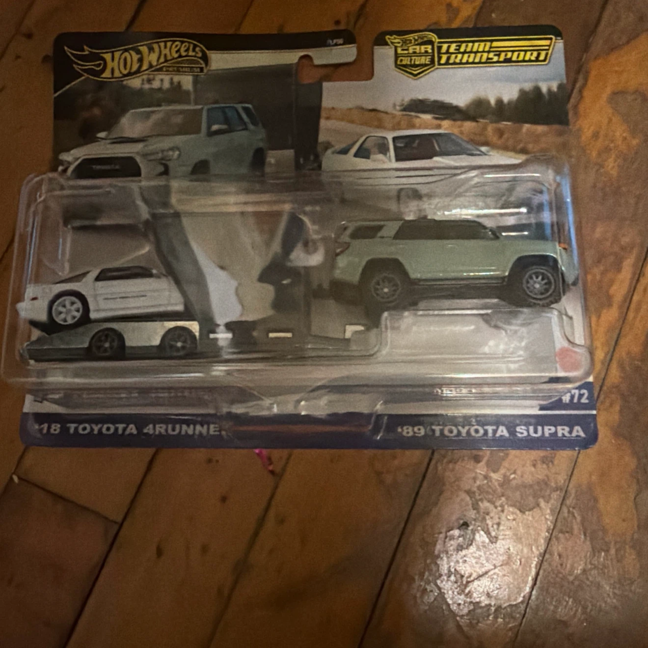 Hot Wheels Car Transport 18 Toyota 4Runner&89 Toyota Supra