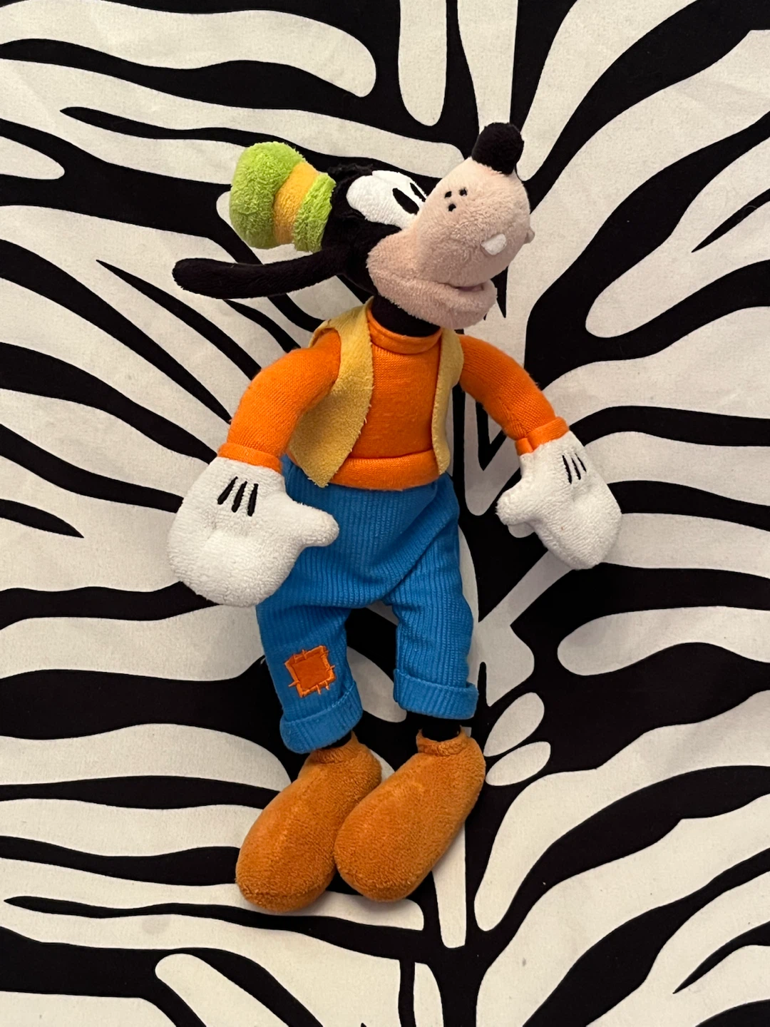 🖤 Disney Store Goofy 10-inch plush toy 🖤