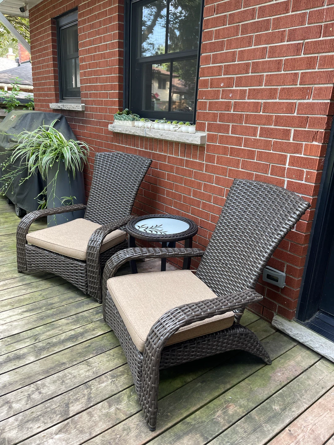 2 Wicker Muskoka Chairs and table - photo 2