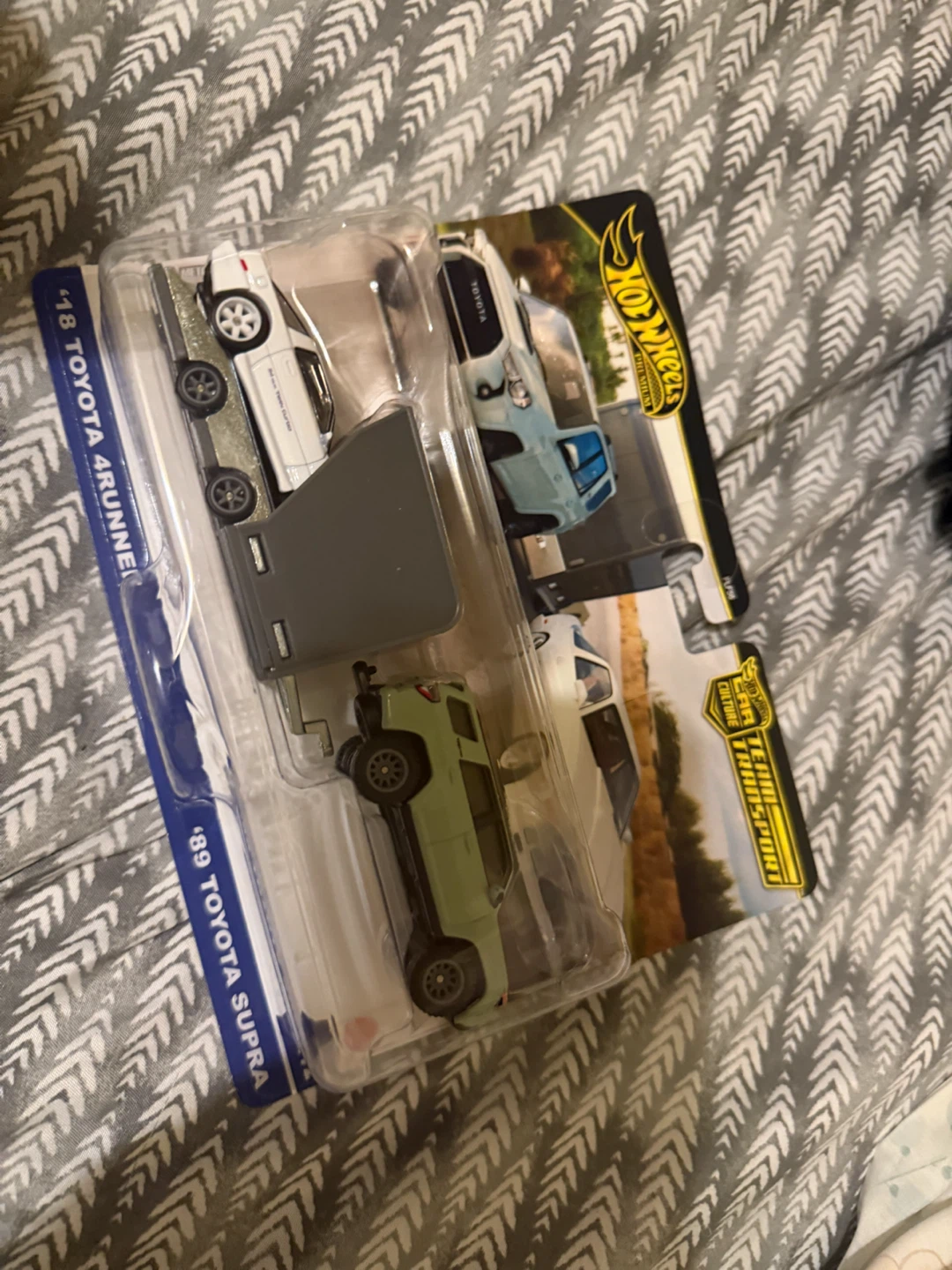 Hot Wheels '18 Toyota 4Runner & '89 Toyota Supra Team Transport