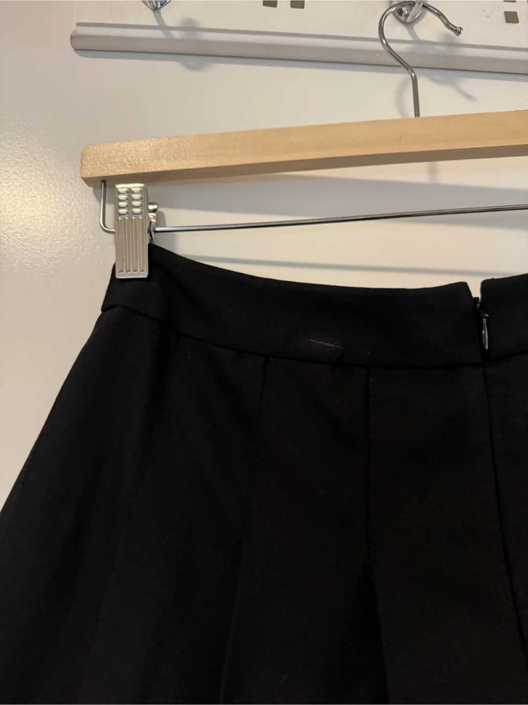 Aritzia Sunday Best Black Pleated Mini Skirt Size 4 - photo 5