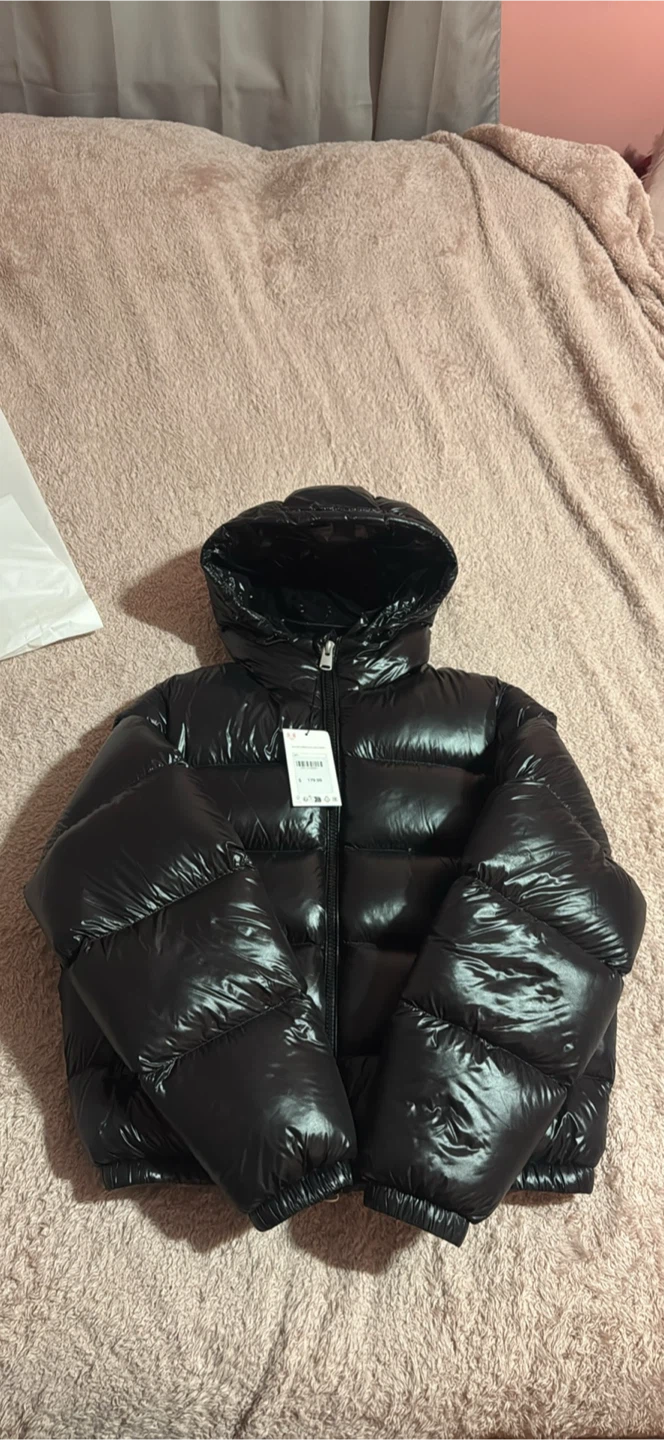 Never worn! ZARA Black Puffer Jacket - Size XS