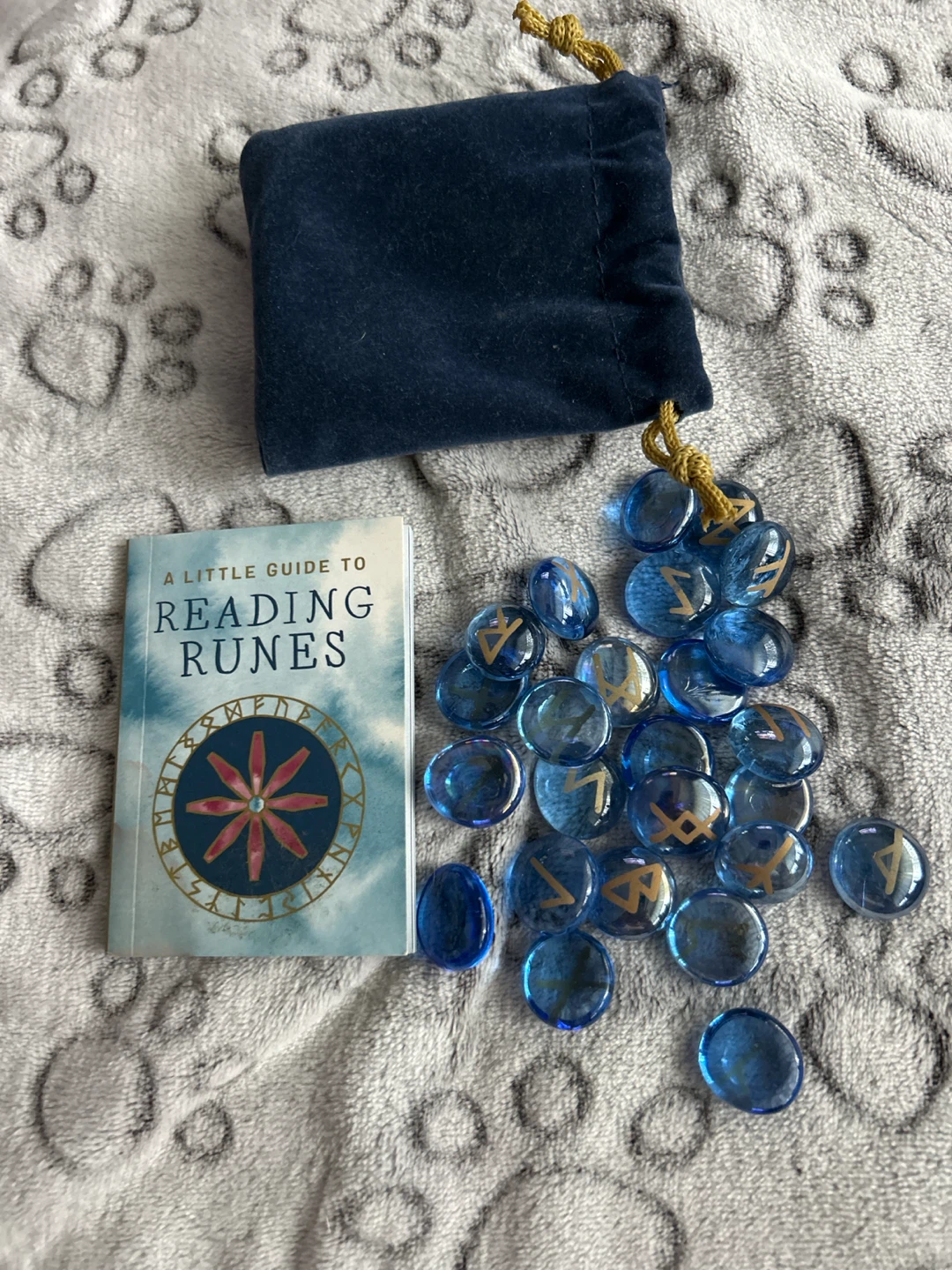 A Little Guide to Reading Runes with Rune Stones and Bag