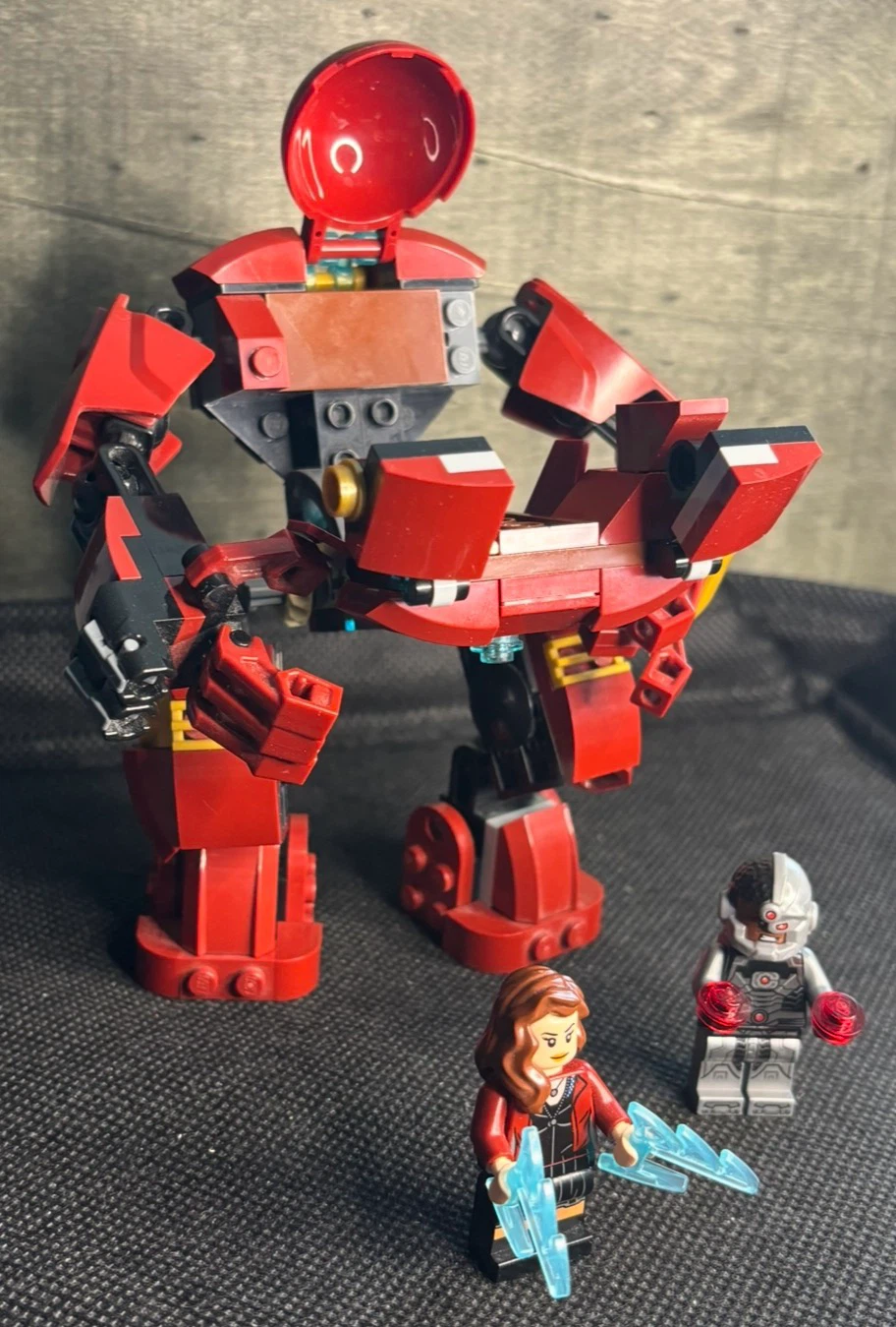 LEGO - The Hulk Buster Smash 76031 - 90% comp