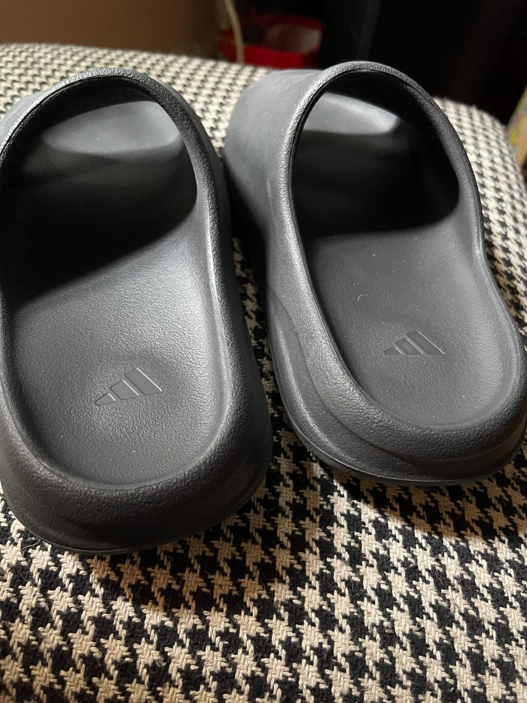 Adidas Yeezy Slides 'Onyx' - photo 2