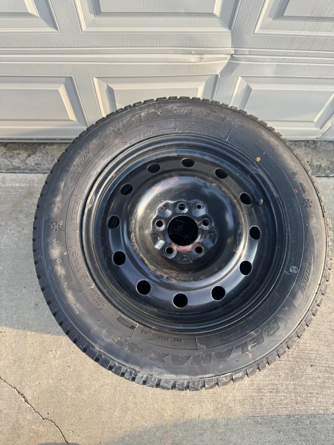 Set of 4 RELAMAX Winter Tires on Rims - 215/60R16 95H