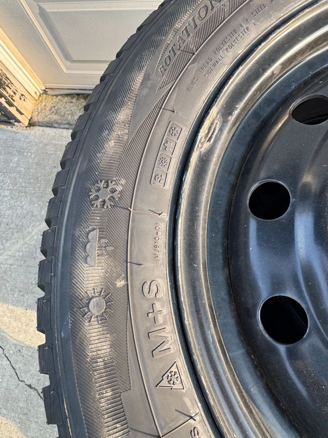 Set of 4 RELAMAX Winter Tires on Rims - 215/60R16 95H - photo 3