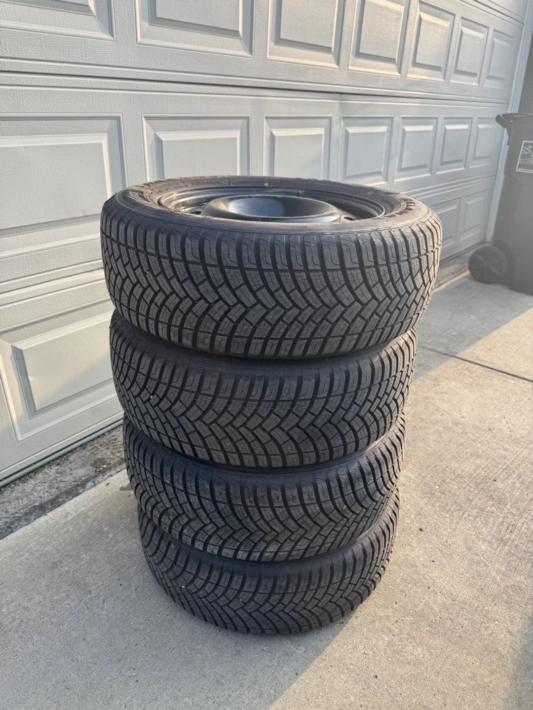 Set of 4 RELAMAX Winter Tires on Rims - 215/60R16 95H - photo 4