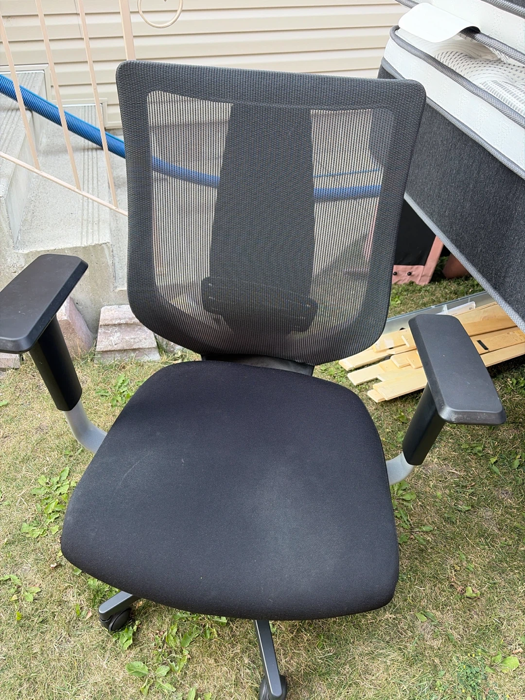 Moving sale-Black Mesh Office Chair with Adjustable Arms - photo 2