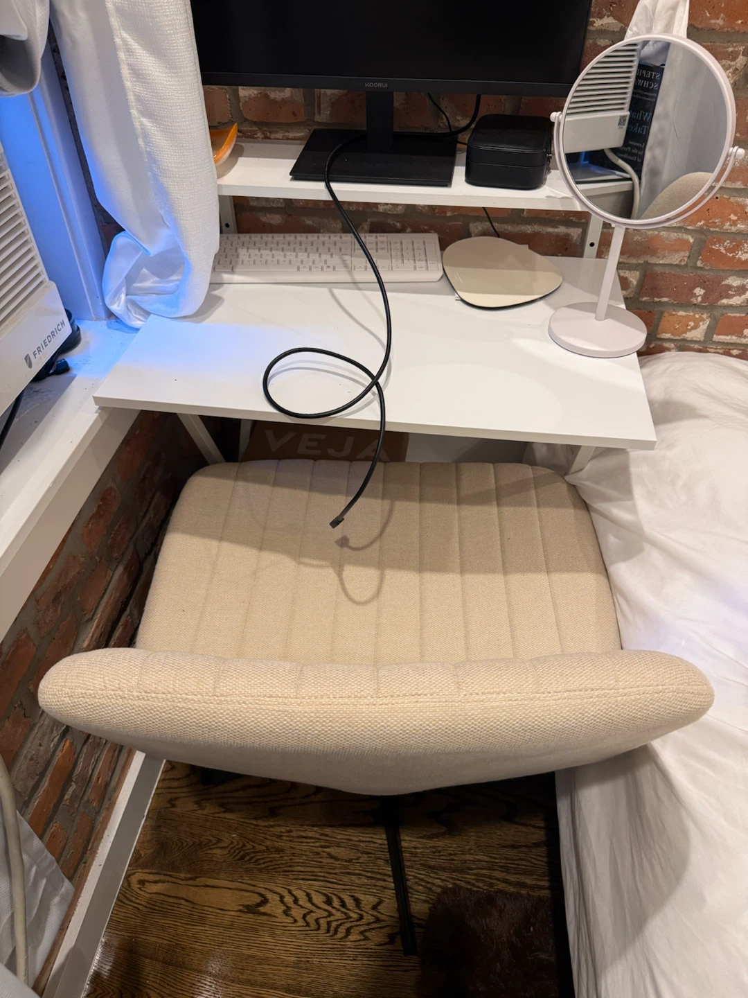 Cream Upholstered Office Chair