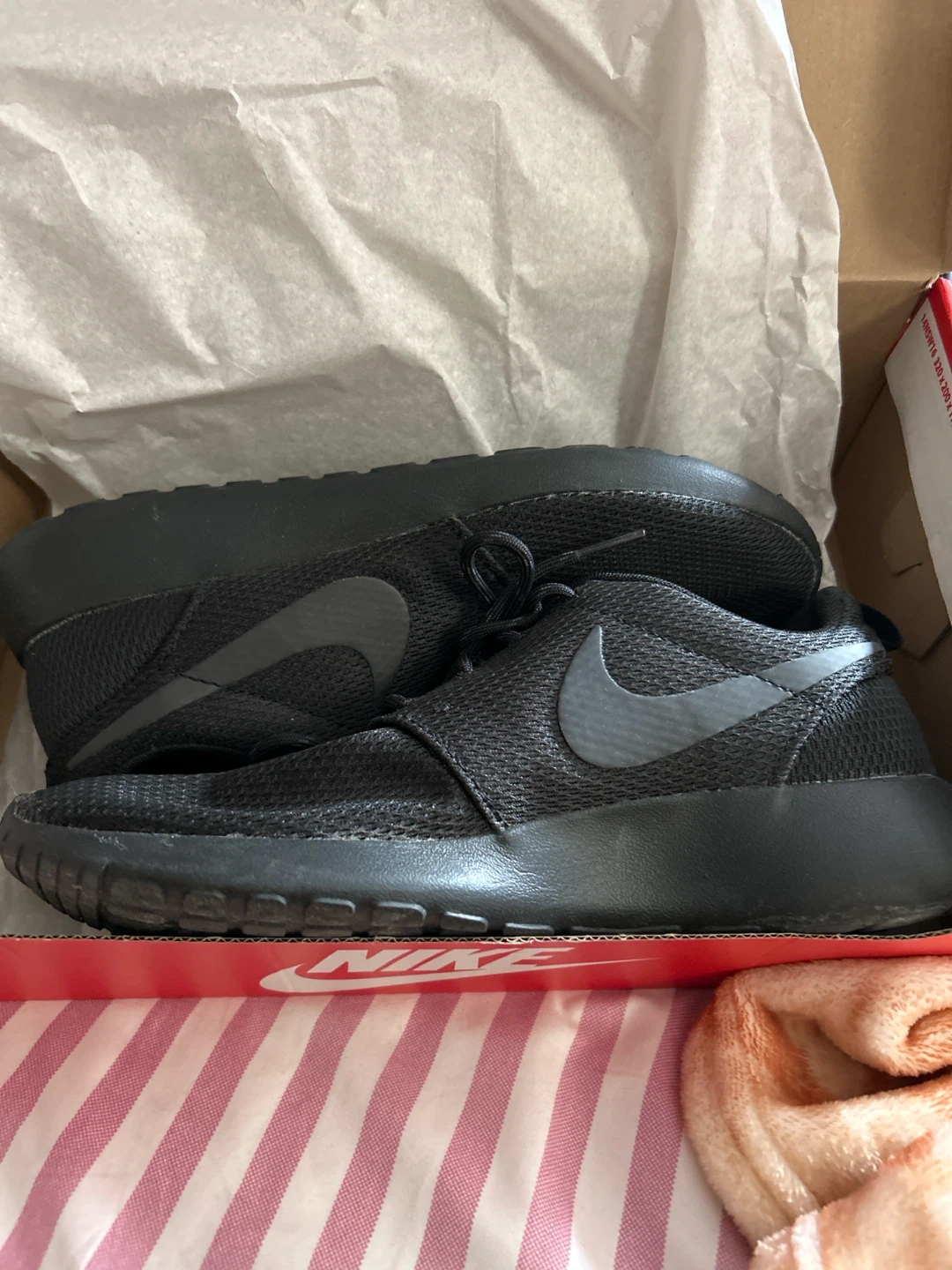 Black Nike Roshe Run Shoes