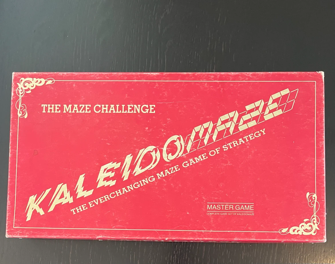 Kaleidomaze The Everchanging Maze Game of Strategy Board Game