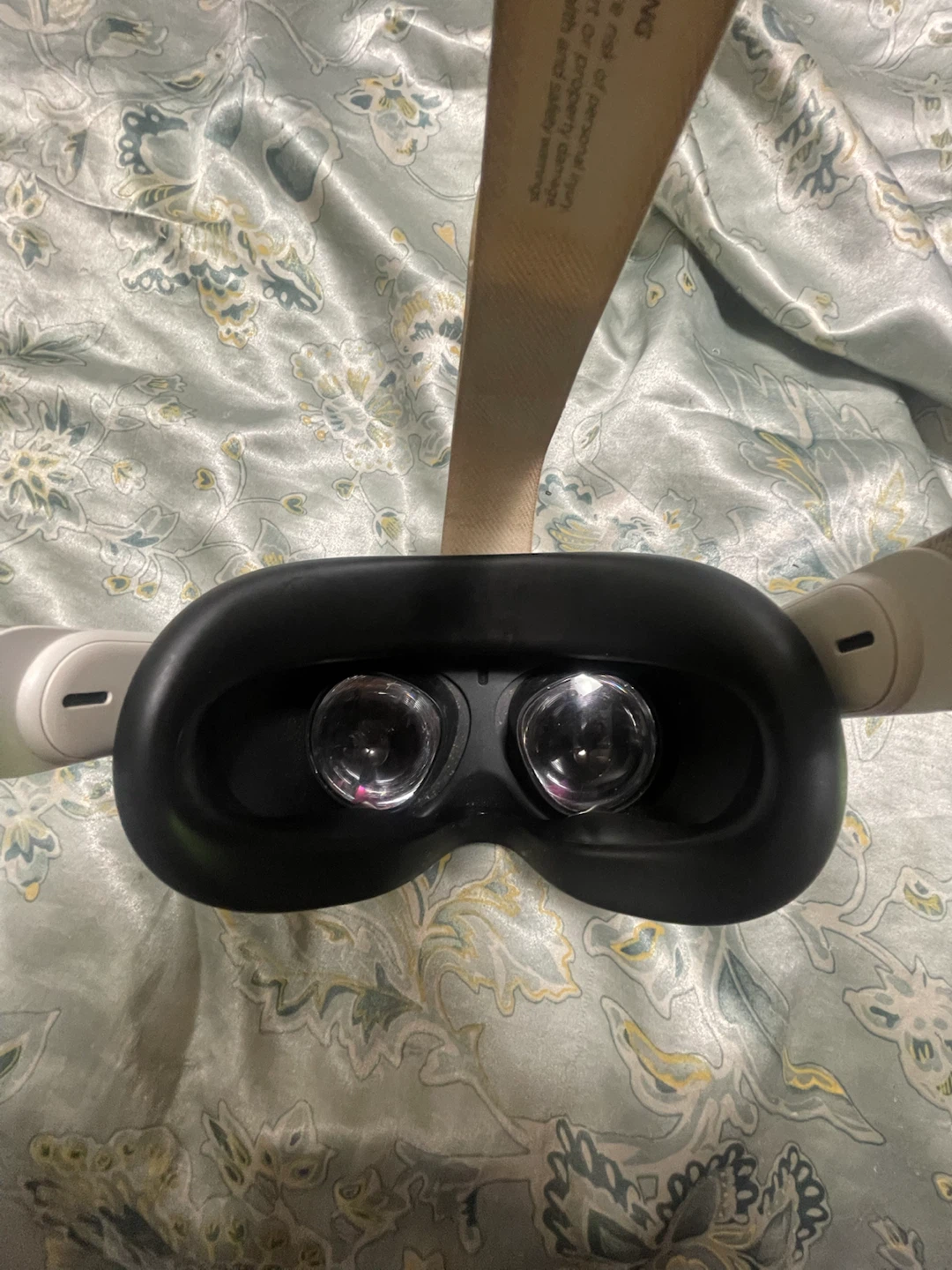 Oculus Quest 2 - photo 2