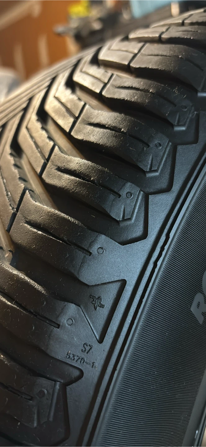 Michelin Winter Tires with Rims - photo 3