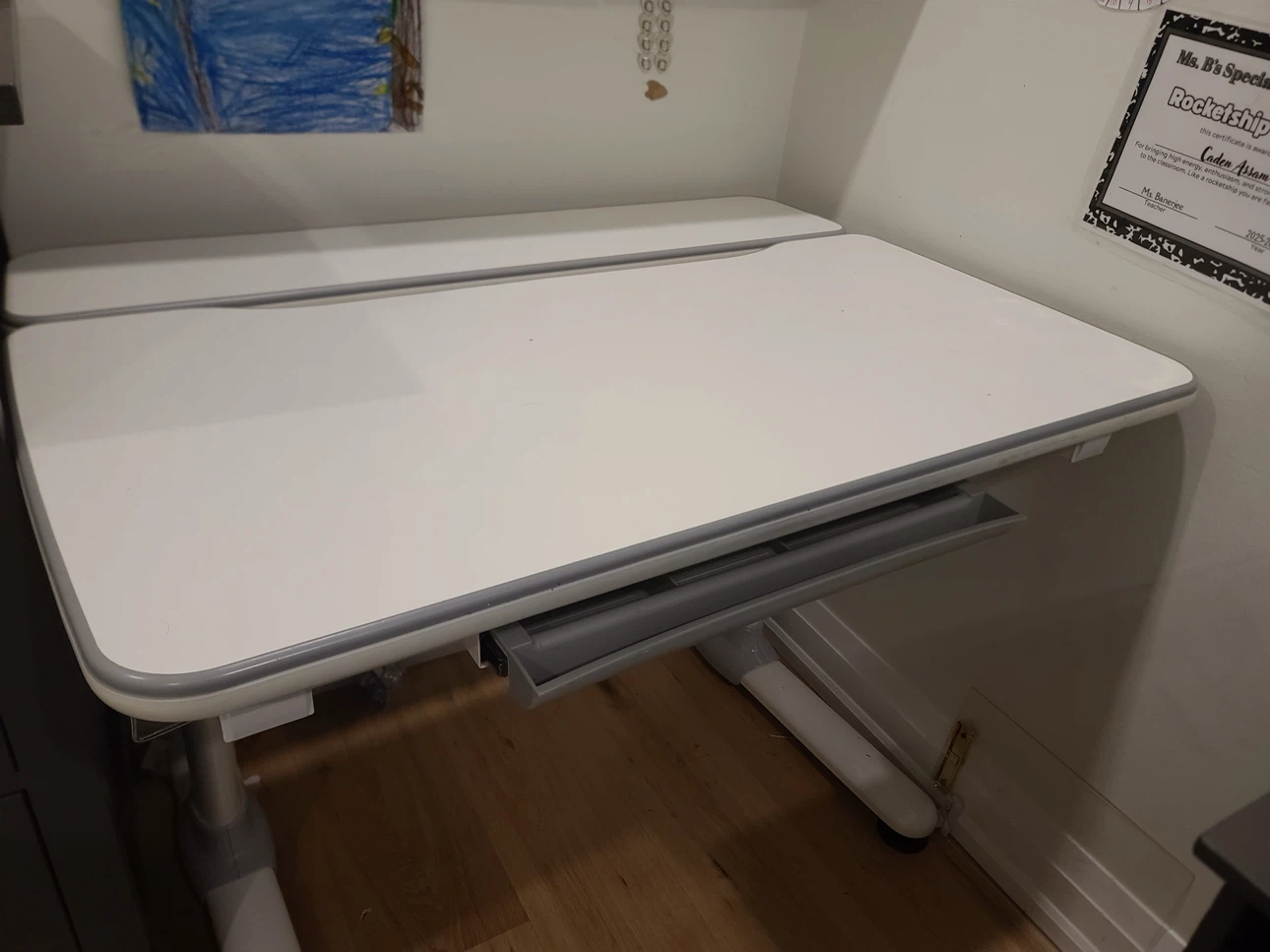 Adjustable White Desk for Kids - photo 3