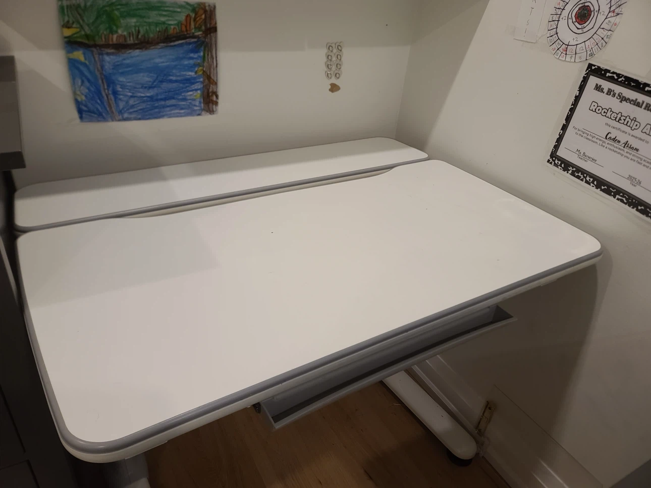 Adjustable White Desk for Kids - photo 4