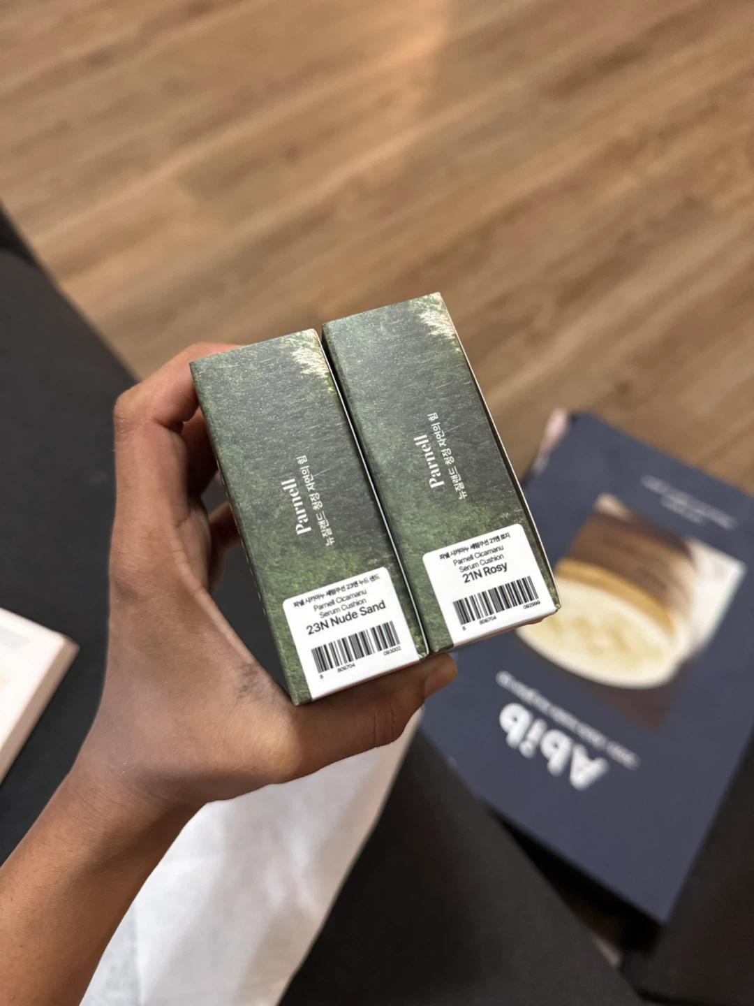 Parnell cushion foundation- 2 shades for 20$