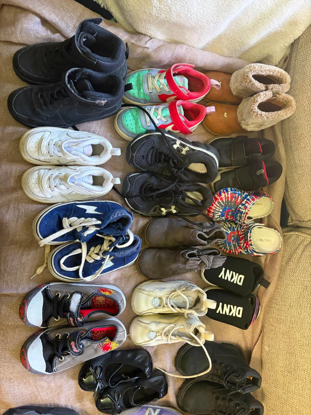 18 pair of shoes for toddlers. - photo 2