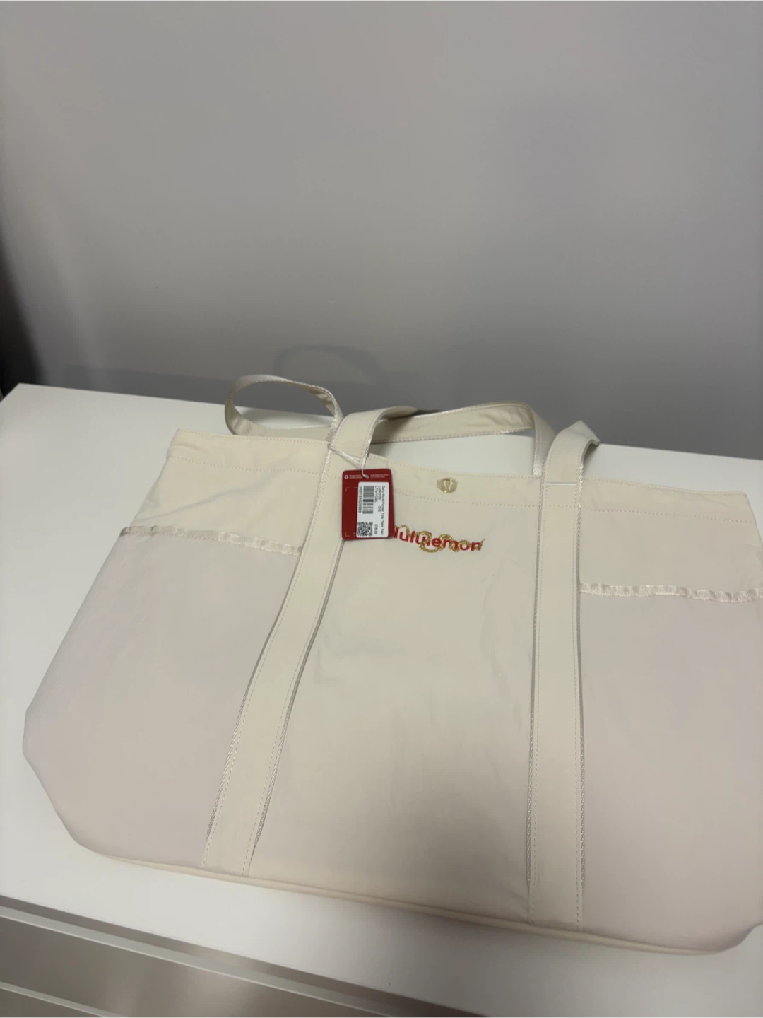 Lululemon Daily Multi-Pocket Tote "New Year" Bag - photo 2
