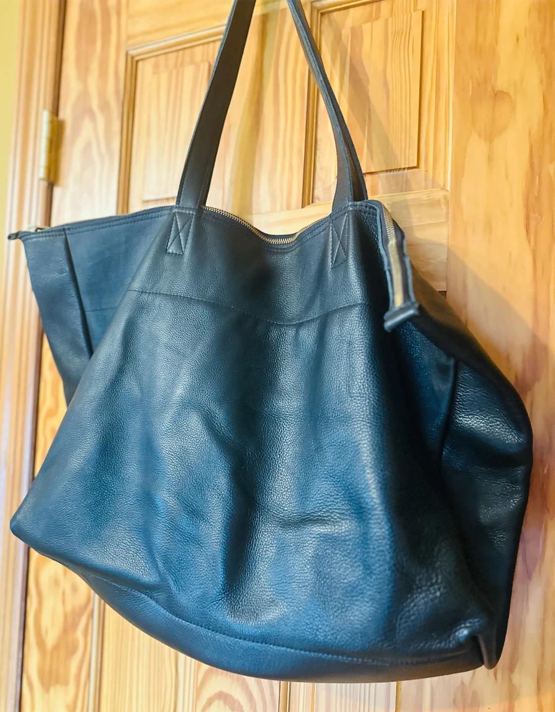 Black Genuine Leather Huge Tote Bag, good for traveling - photo 4