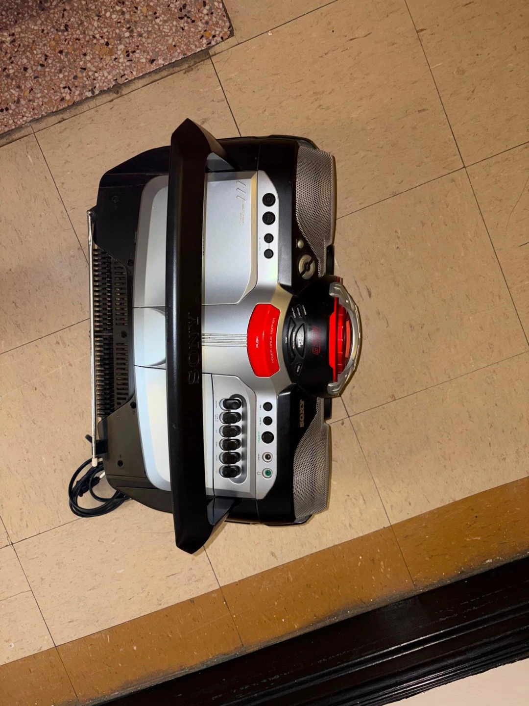 Best price $160 Sony Xplod CFD-G505 Mega Bass - photo 2
