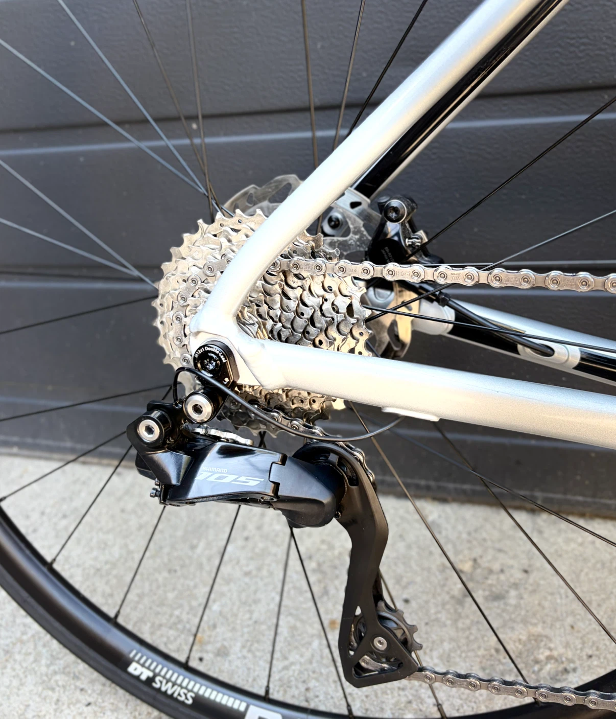 2025 Di2 Cannondale CAAD13 105 Road Bike Electric Shifting - photo 2