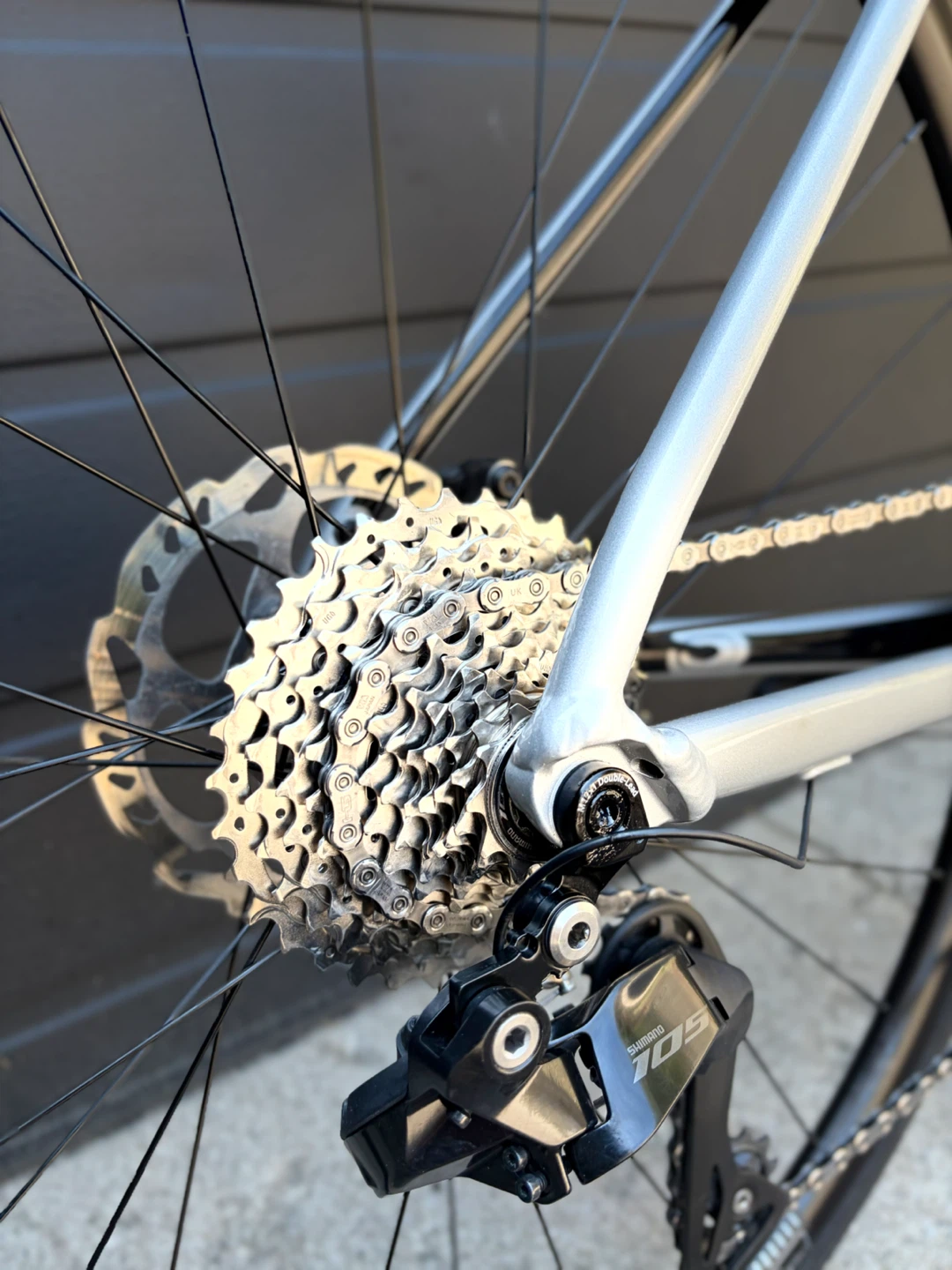 2025 Di2 Cannondale CAAD13 105 Road Bike Electric Shifting - photo 3