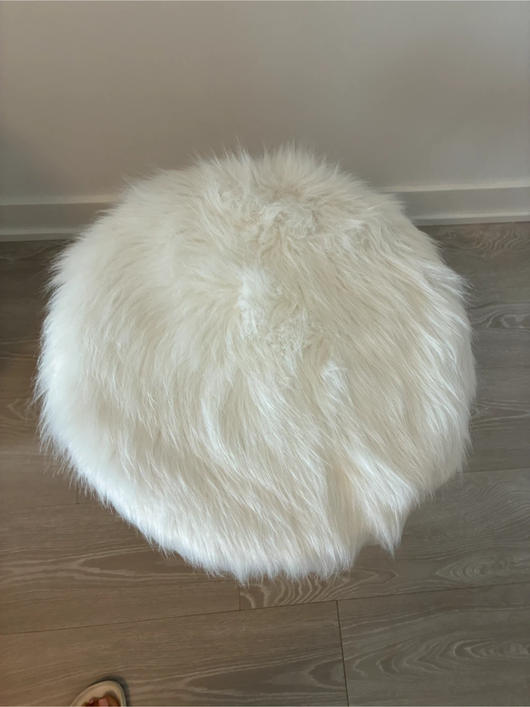 Home Sense White Faux Fur Vanity Stool - photo 3