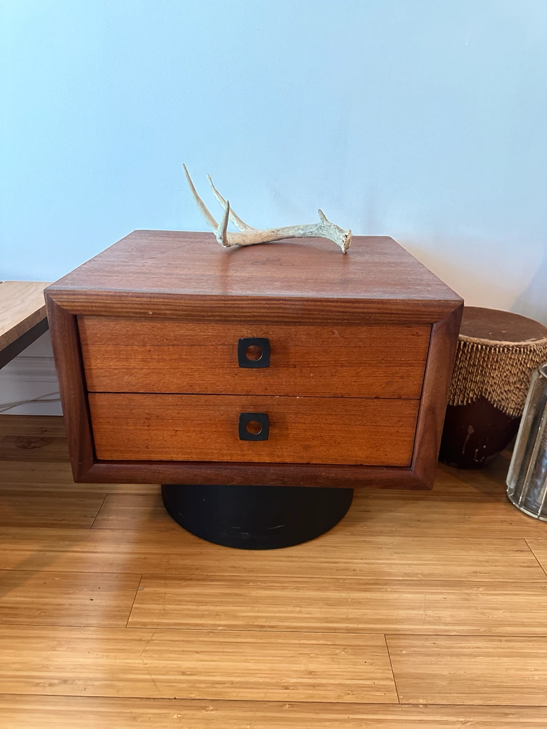 RS ASSOCIATES VINTAGE TEAK MCM NIGHT STAND SIDE TABLE