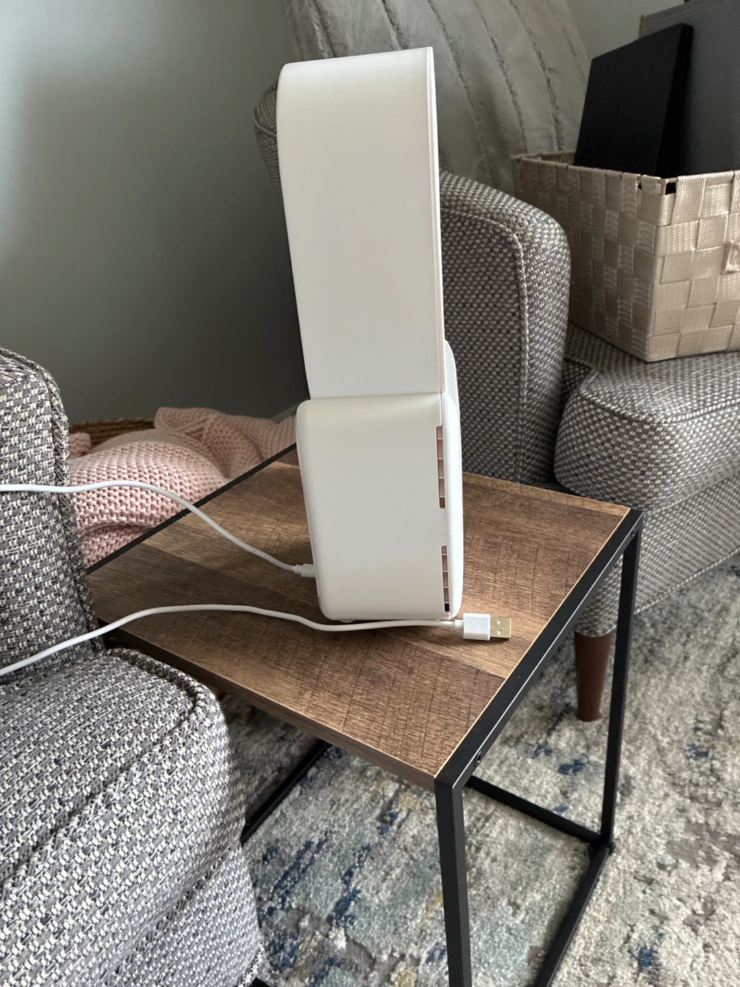 Frigidaire White Tower Fan - photo 2