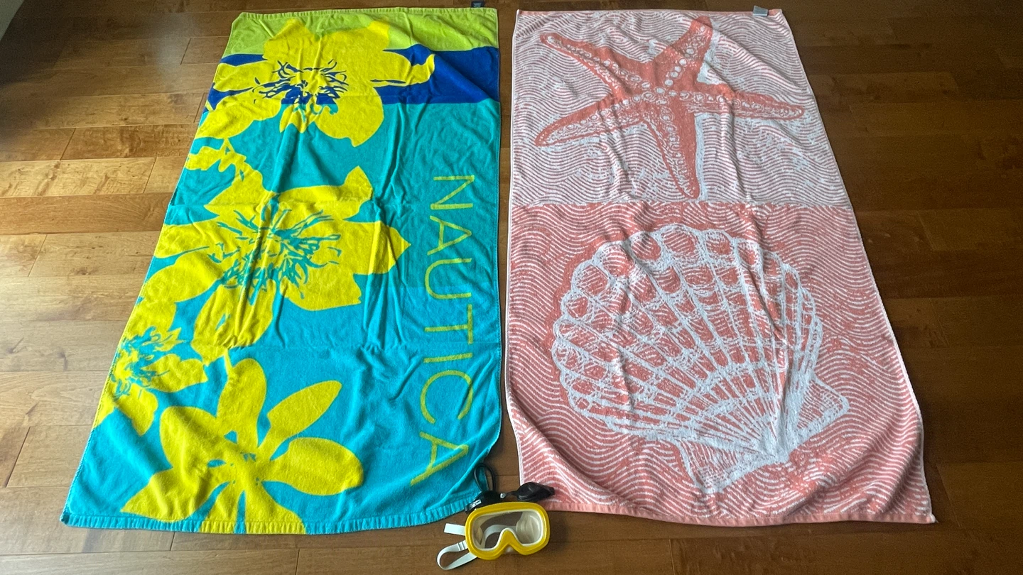 2 Beach Towels (+ FREE snorkel mask and goggles)