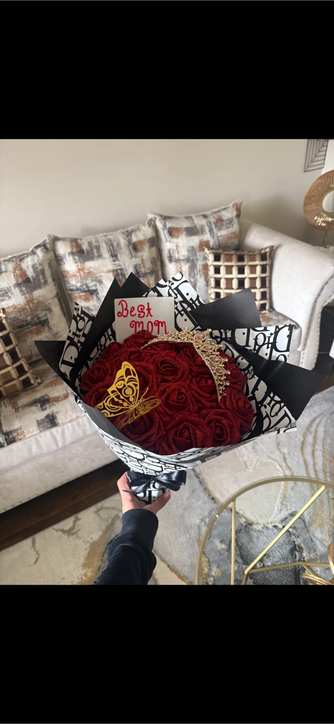 Best Mom Rose Bouquet with Tiara