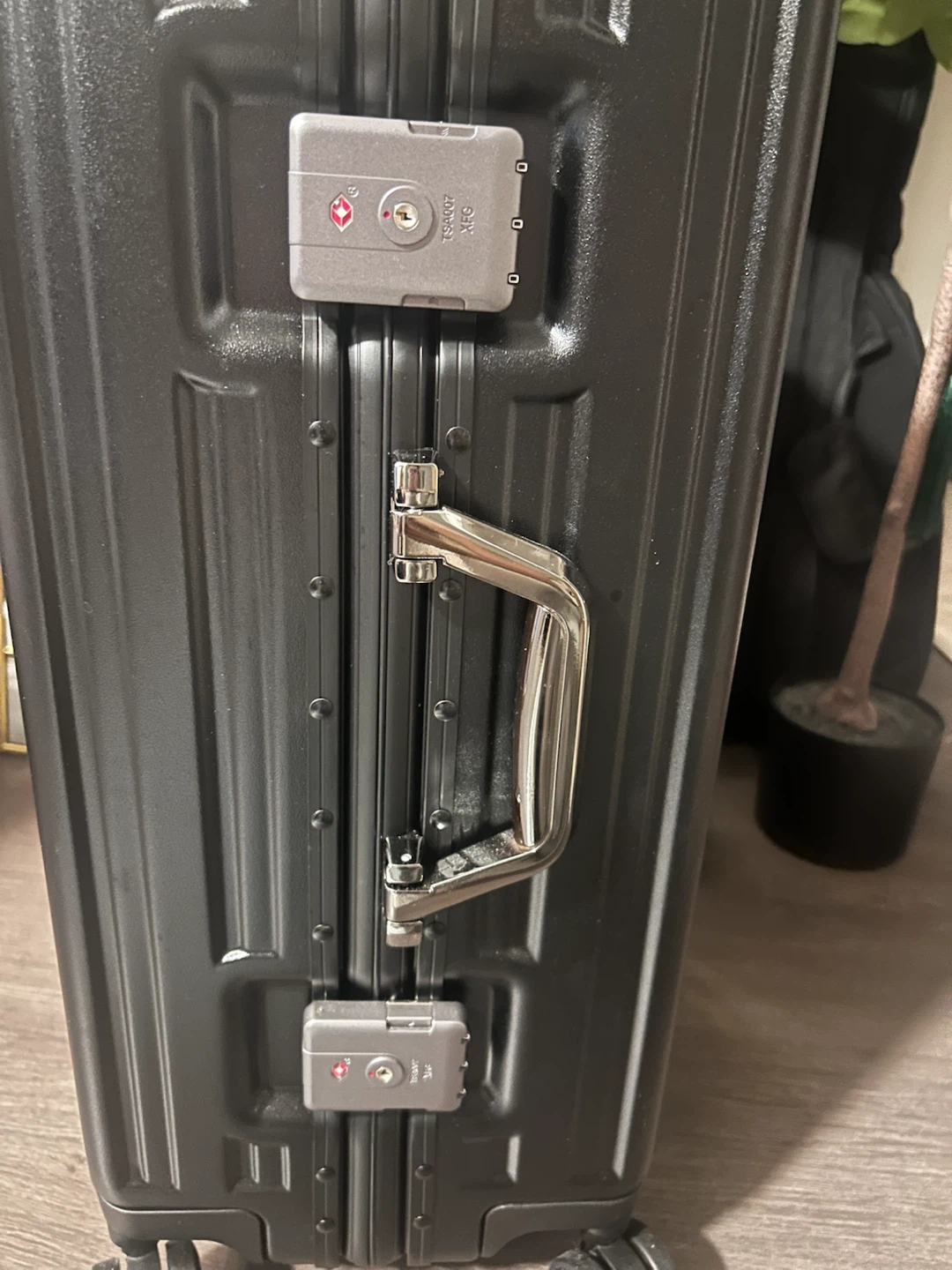 21inch Black Hardshell Carry-On Suitcase with TSA Lock