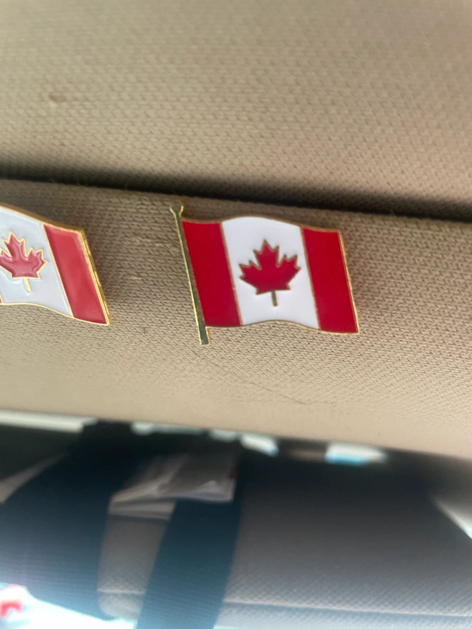 Set of 5 Canadian Flag Pins - photo 3
