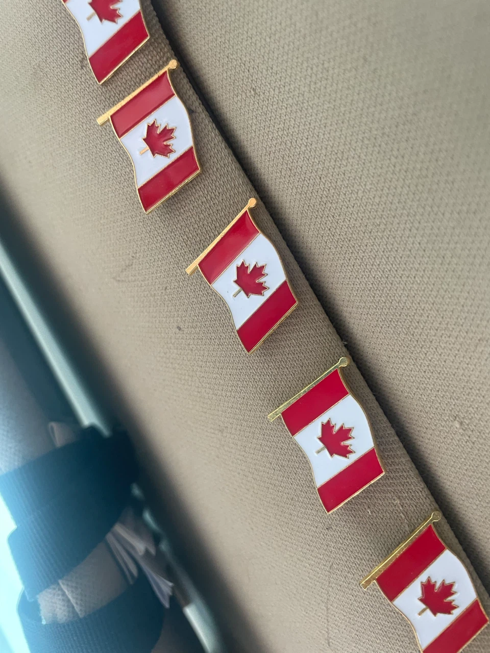 Set of 5 Canadian Flag Pins - photo 4