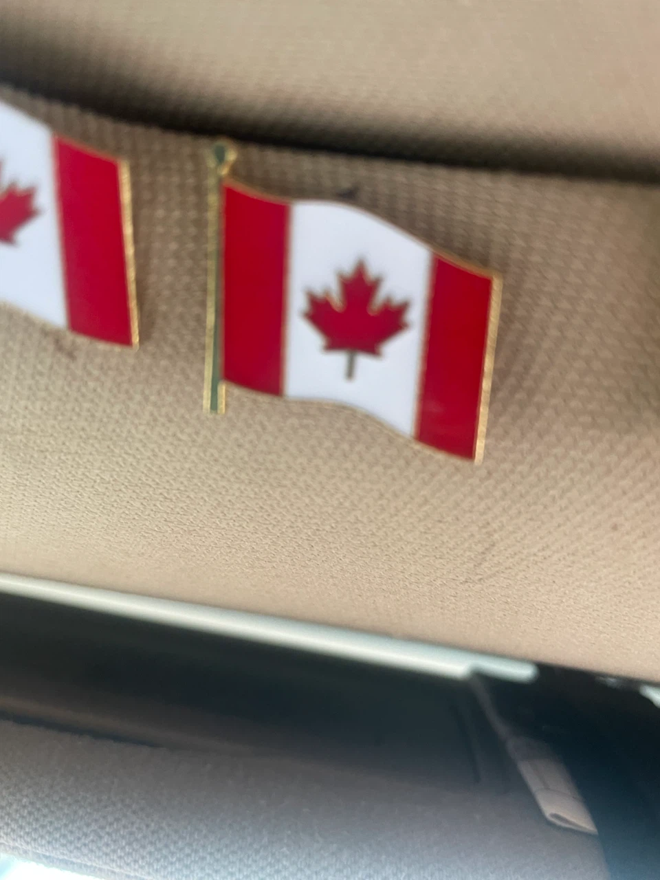 Set of 5 Canadian Flag Pins - photo 5