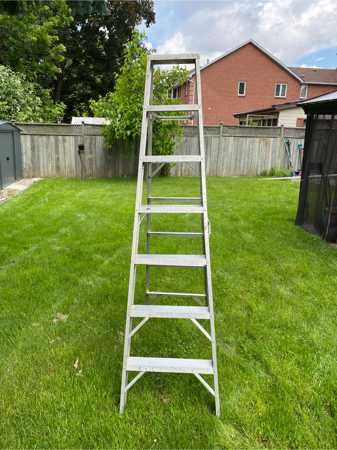 ALUMINUM STEP LADDER