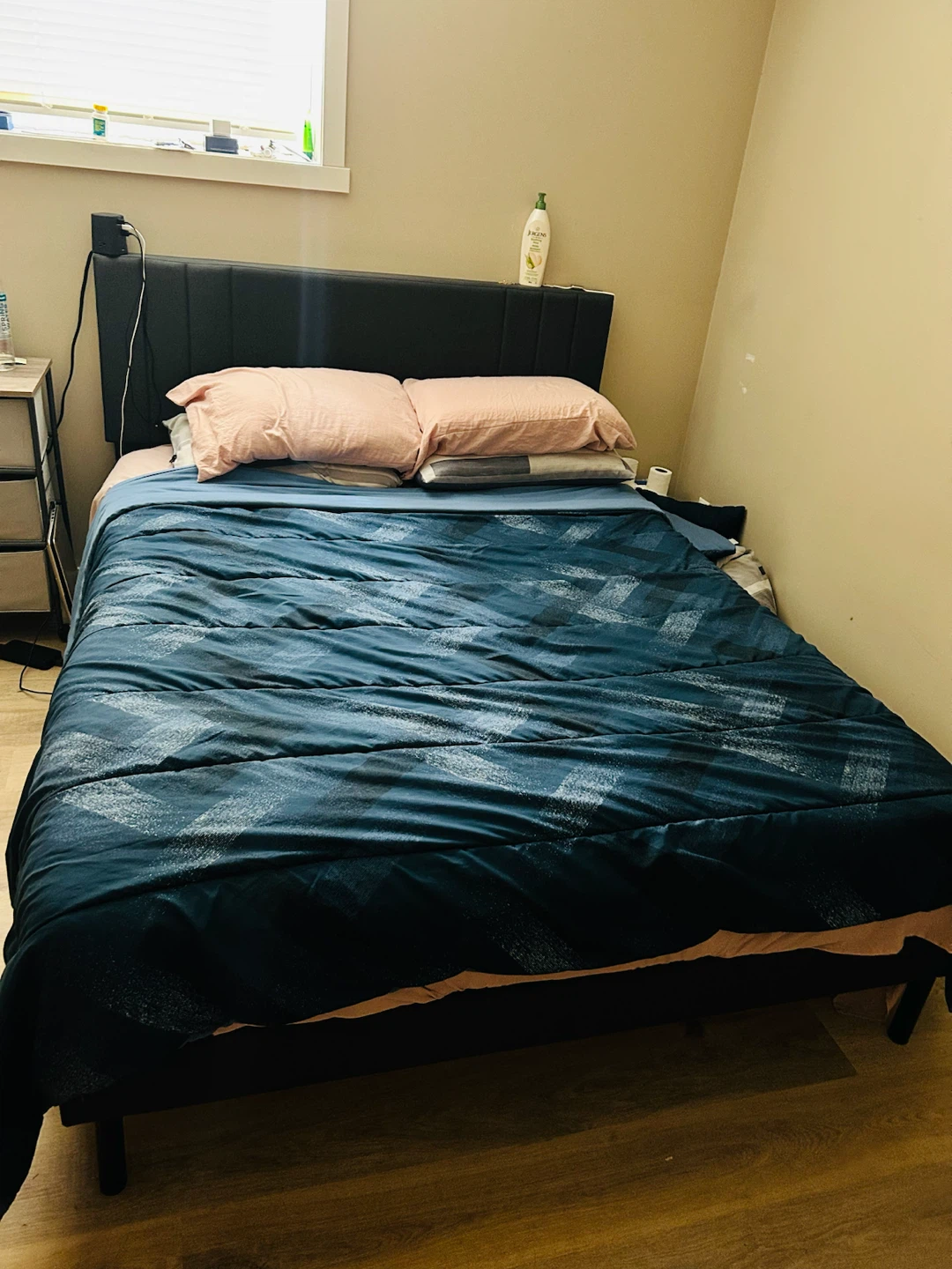 Mattress and Bed Frame Set Queen size - photo 3