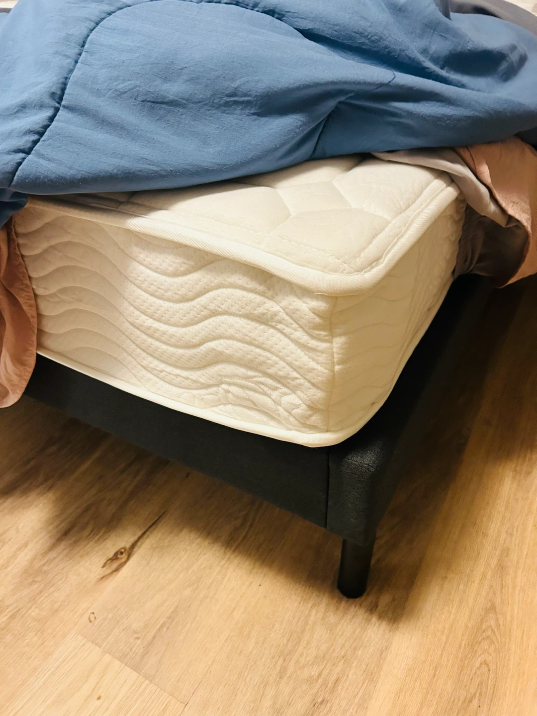 Mattress and Bed Frame Set Queen size - photo 4