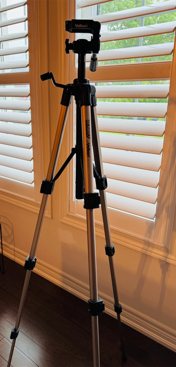 Velbon Henry Tripod