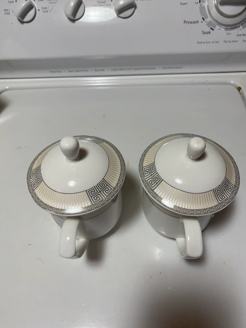 Set of 2 Mugs with Lids