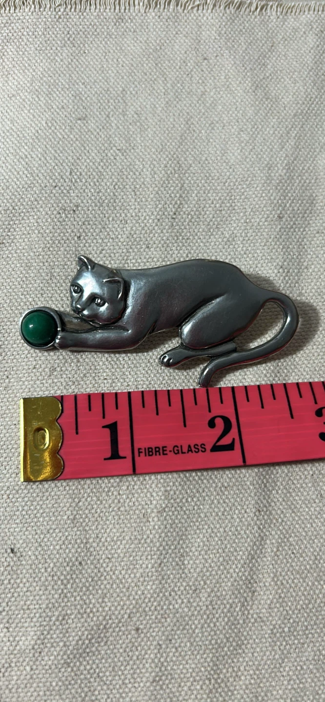 Cat brooch with green stone