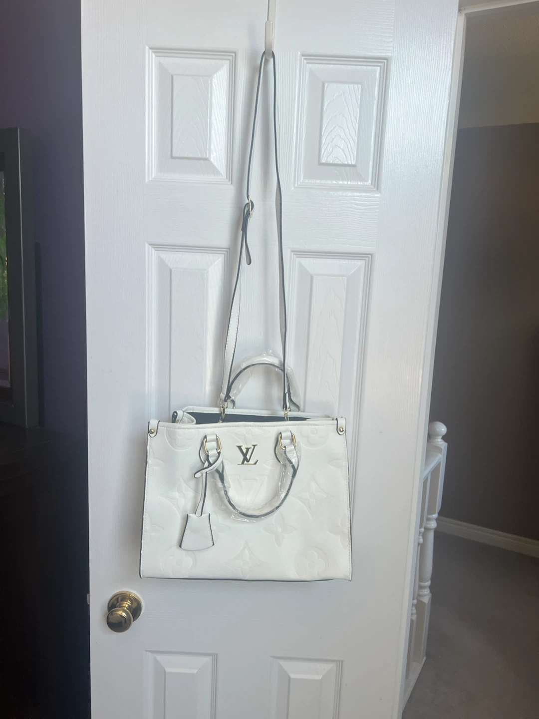 NEW White Louis Vuitton Tote Handbag with Shoulder Strap - photo 3