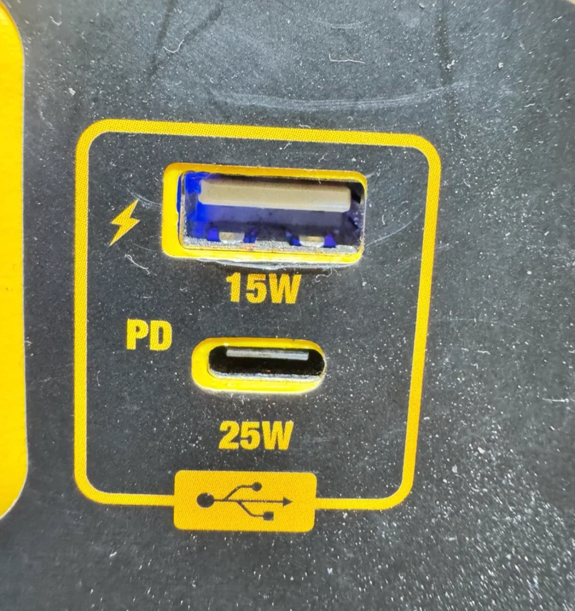 DeWalt DXAEJ14CA Jump Starter with Digital Compressor - photo 4
