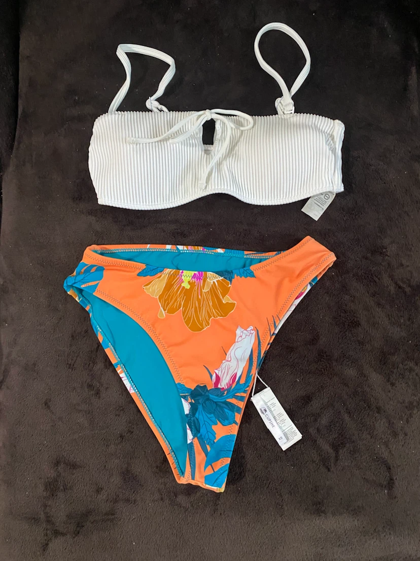 CUPSHE White Ribbed Bikini Top and Floral Bikini Bottoms