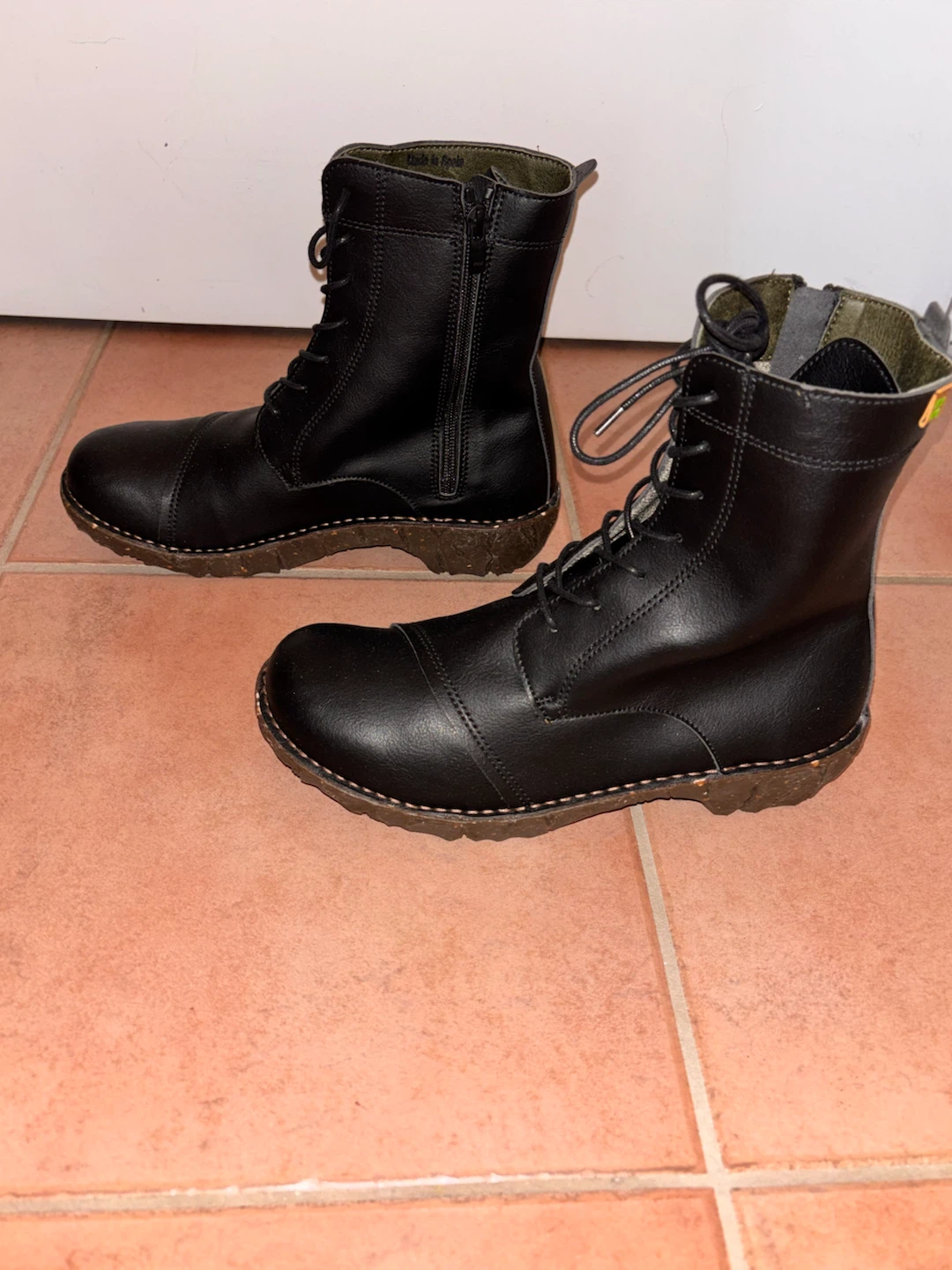 El Naturalista Vegan Black Boots never worn - photo 4