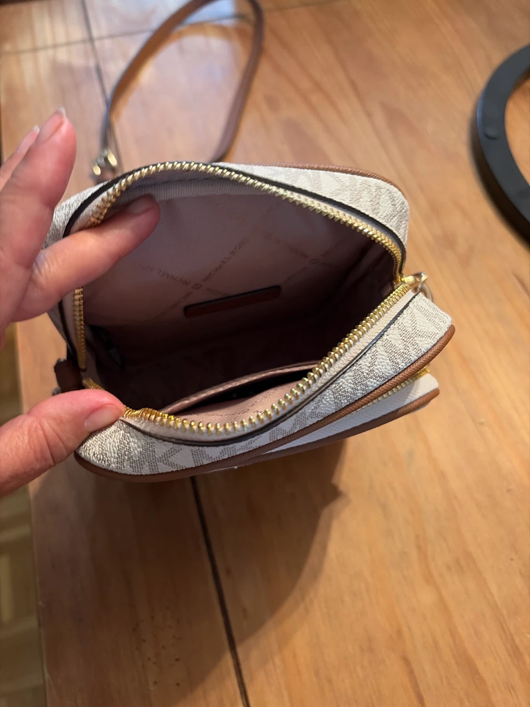 Michael Kors Crossbody Bag - MK Signature - photo 4